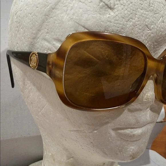 CHANEL Italy Vintage Tortoise Shell light Honey color Sunglasses 🕶️ & hard Case - Picture 14 of 16